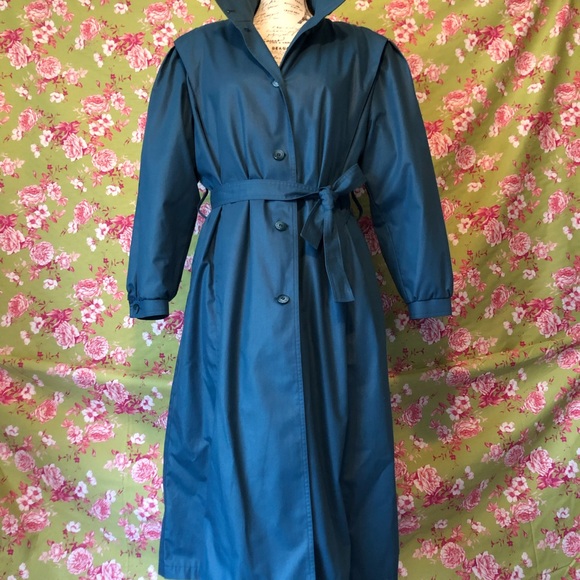 London Fog Jackets & Blazers - Vintage London Fog overcoat. New condition! 14 P